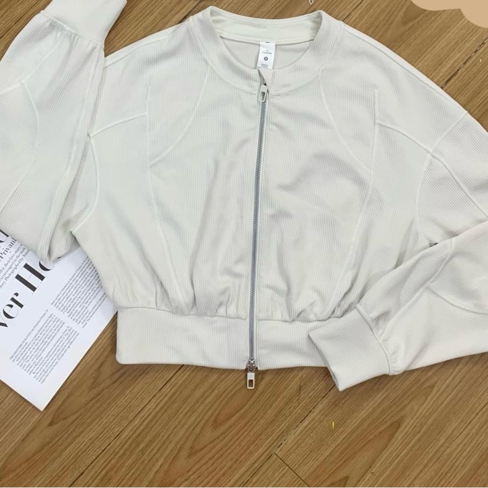 NWOT Lululemon softstream jacket size 4